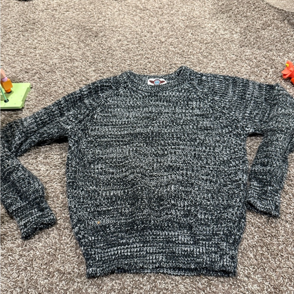 🌶️Gray Knit Sweater flaw in neck see last pic